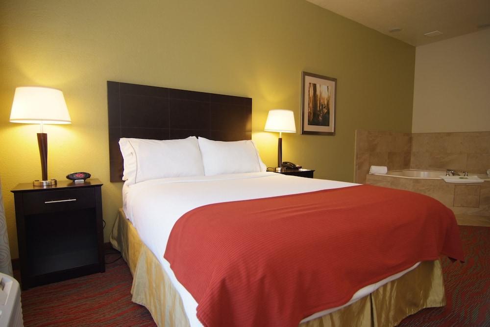Holiday Inn Express & Suites Indianapolis North - Carmel By Ihg Exterior photo