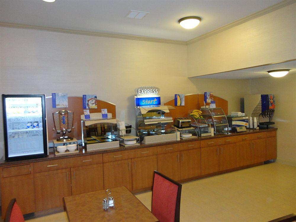 Holiday Inn Express & Suites Indianapolis North - Carmel By Ihg Exterior photo