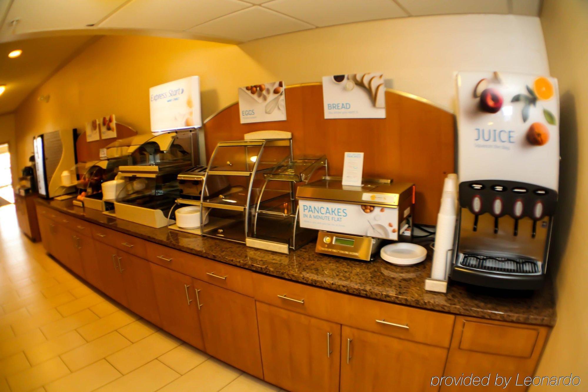 Holiday Inn Express & Suites Indianapolis North - Carmel By Ihg Exterior photo
