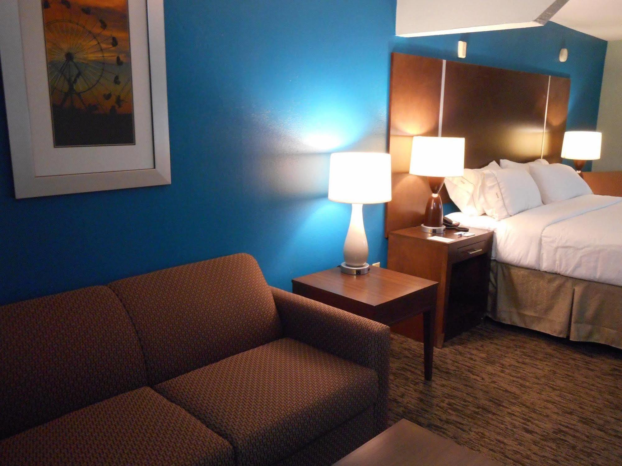 Holiday Inn Express & Suites Indianapolis North - Carmel By Ihg Exterior photo