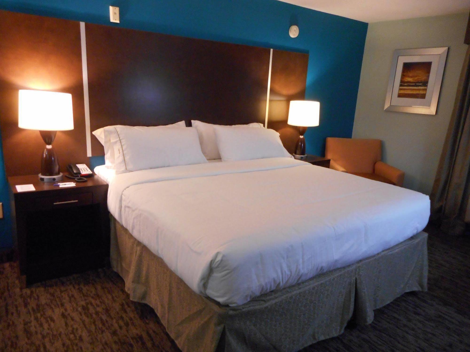 Holiday Inn Express & Suites Indianapolis North - Carmel By Ihg Exterior photo