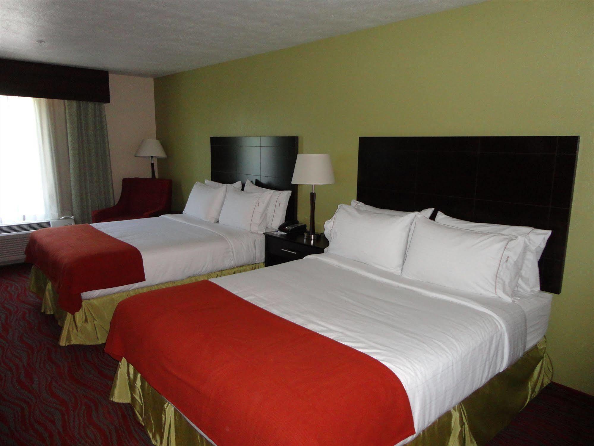 Holiday Inn Express & Suites Indianapolis North - Carmel By Ihg Exterior photo